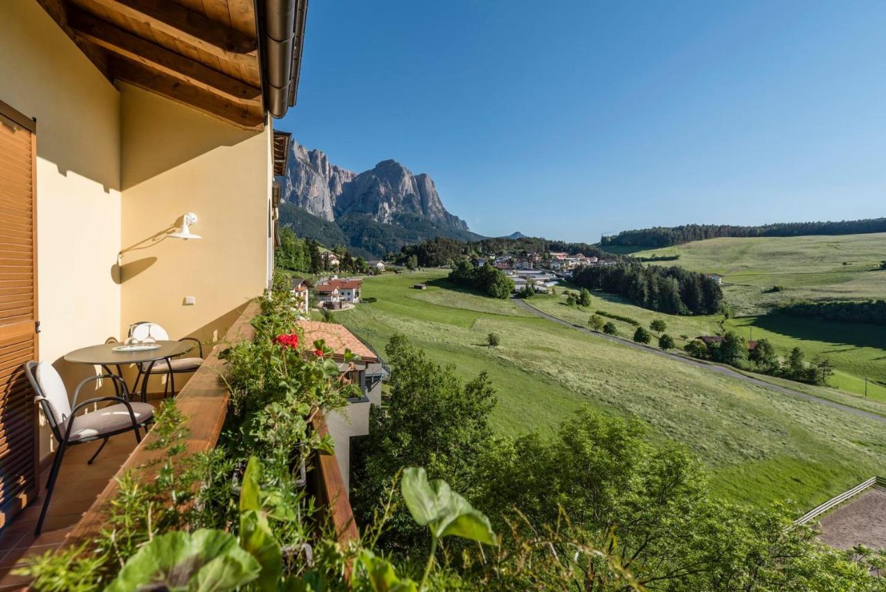 Hotel Alpenflora カステルロット エクステリア 写真