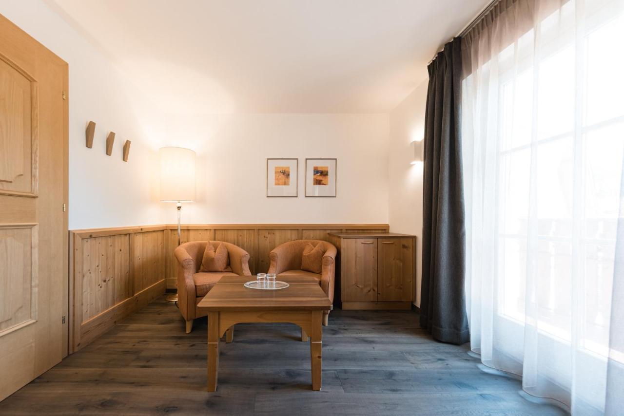 Hotel Alpenflora カステルロット エクステリア 写真