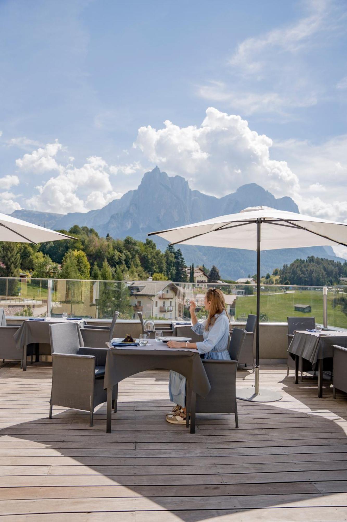 Hotel Alpenflora カステルロット エクステリア 写真