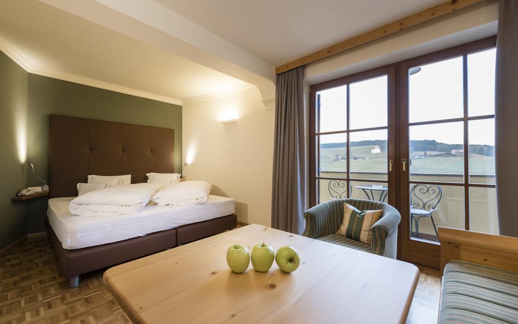 Hotel Alpenflora カステルロット エクステリア 写真